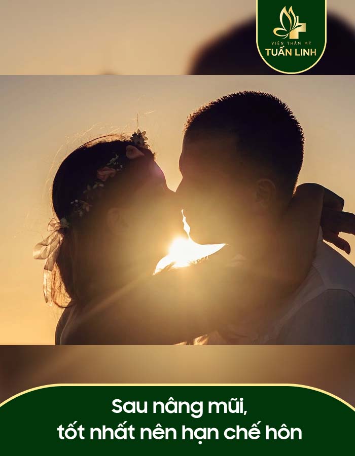 Sau nâng mũi, tốt nhất nên hạn chế hôn